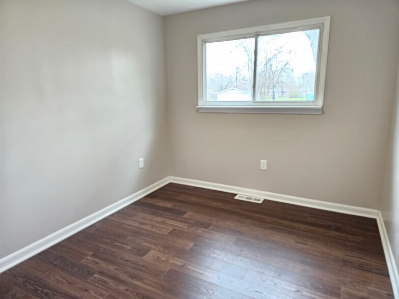 Building Photo - 696 Oswego Ave