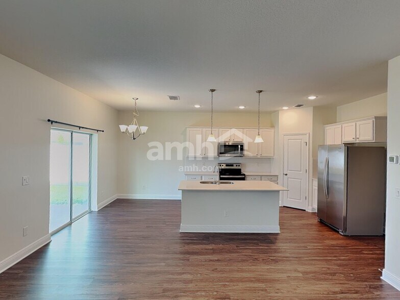 Building Photo - 815 Heavenly Dr