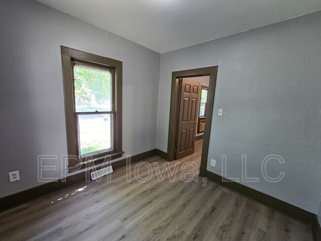Building Photo - 519 Adams St
