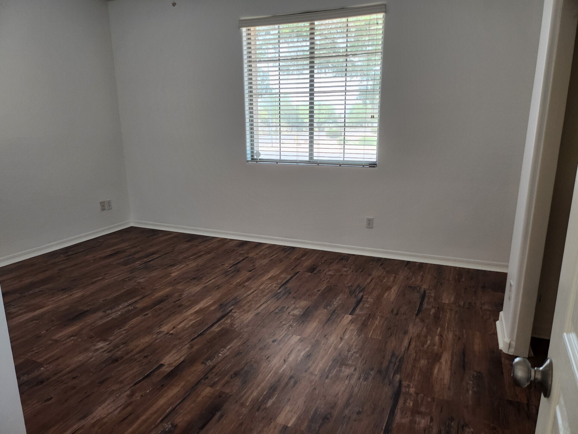 Building Photo - 5225 W Siesta Way
