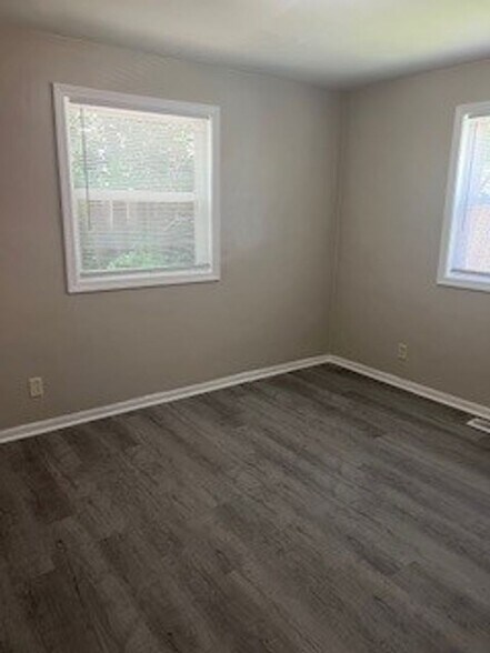 Building Photo - 3 Bedroom Home located on Indy's eastside