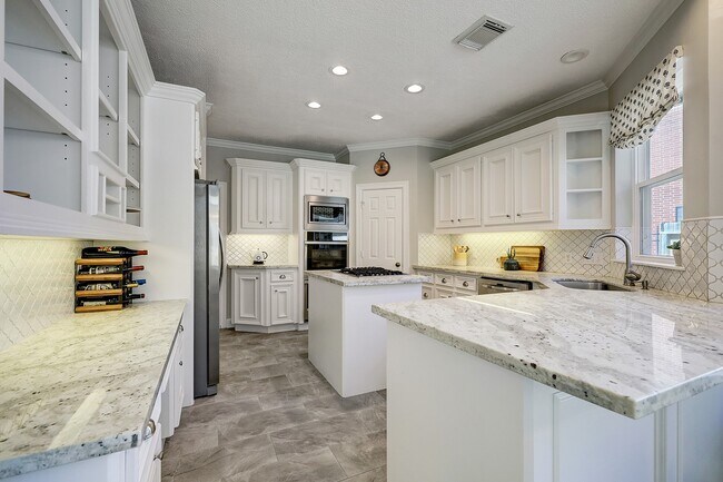 Building Photo - 18902 Mountain Spring Dr