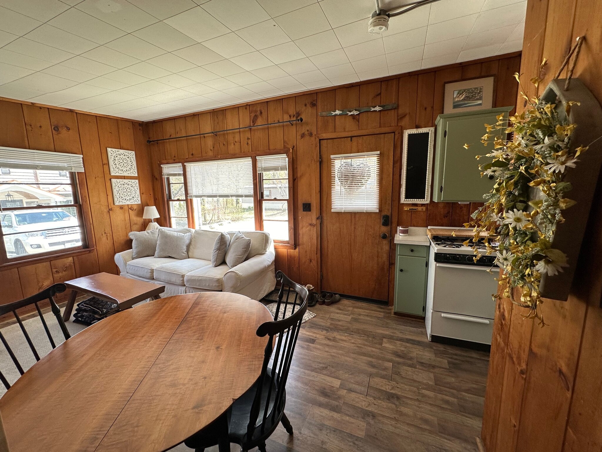 Building Photo - 14 Lake Shore Dr