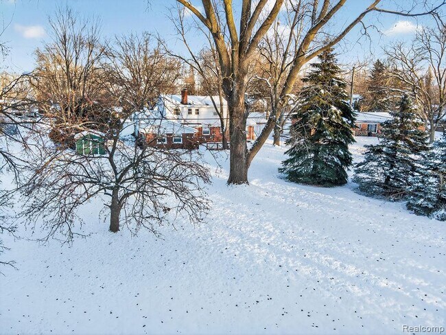 Building Photo - 126 Orchardale Dr