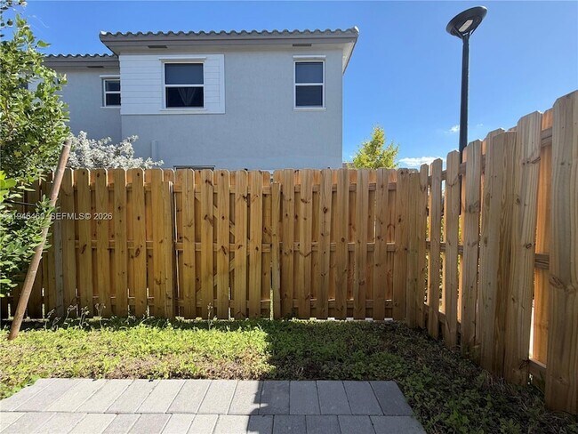 Building Photo - 145 SW 184th Ave