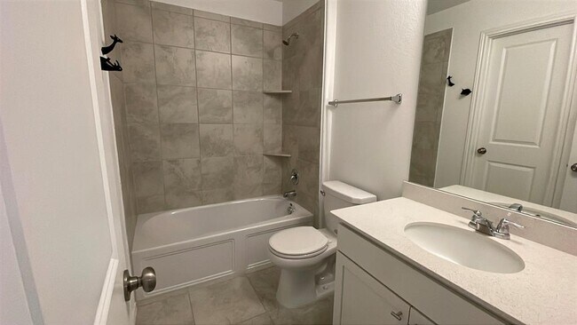 Building Photo - 204 Bronco Billy Dr