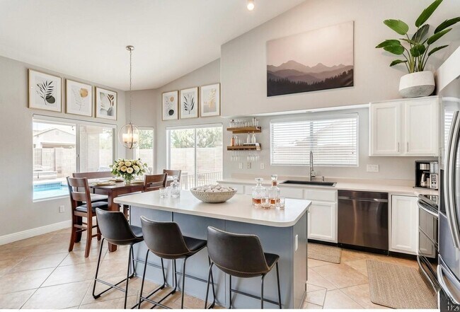 Building Photo - 13256 W Wilshire Dr