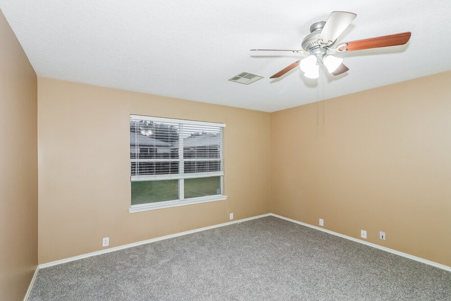 Building Photo - 5807 Baldwin Elm St