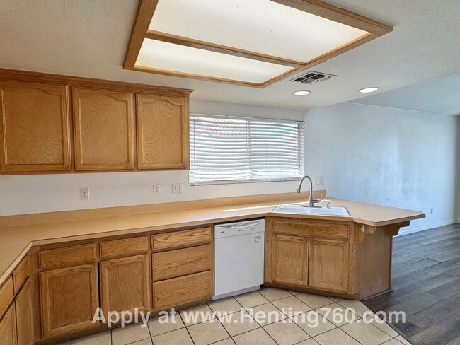 Building Photo - 3 Bed 2 Bath Home In Copper Hills!