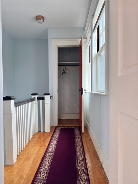 Building Photo - 253 Humphrey St