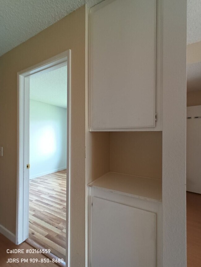 Building Photo - Walnut 3 Bedroom Home