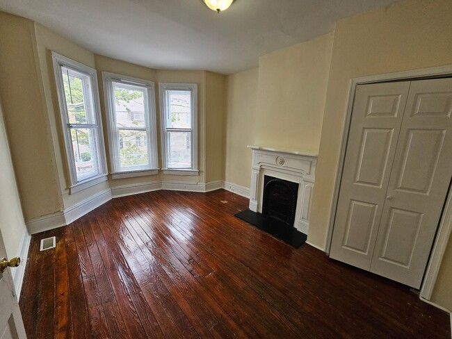 Building Photo - 2BR/1BA Rowhouse In Church Hill - Chimbora...