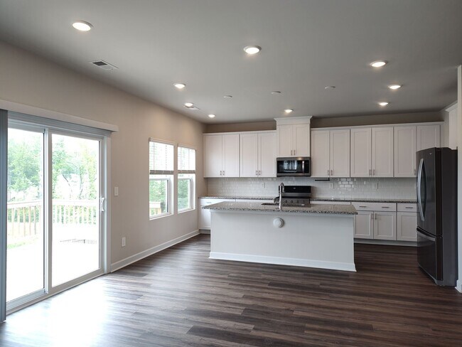 Building Photo - 5 BD/3.5 BA House in Shepherds Landing!