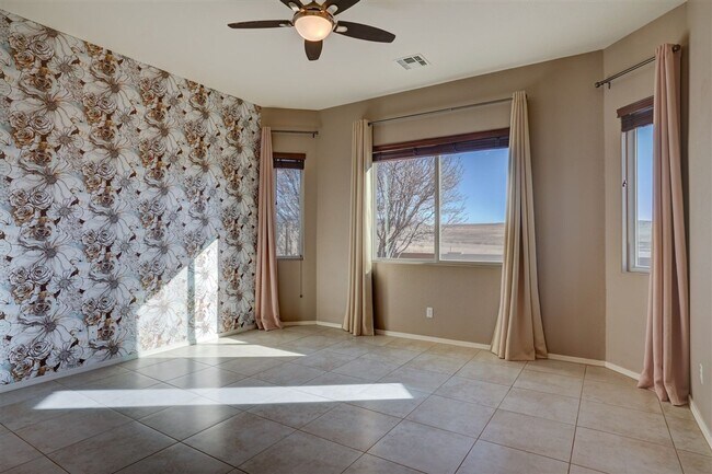Building Photo - $300 off your move in costs. Now pets allowed! Beautiful 2 bed + den, 2 bath Home Located in Quai...