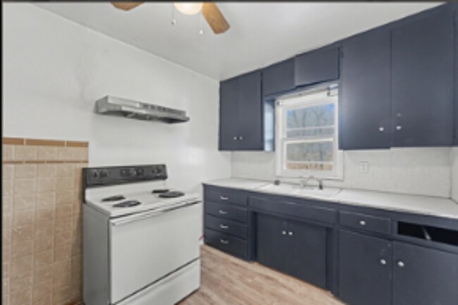 Building Photo - 732 N Victor Ave