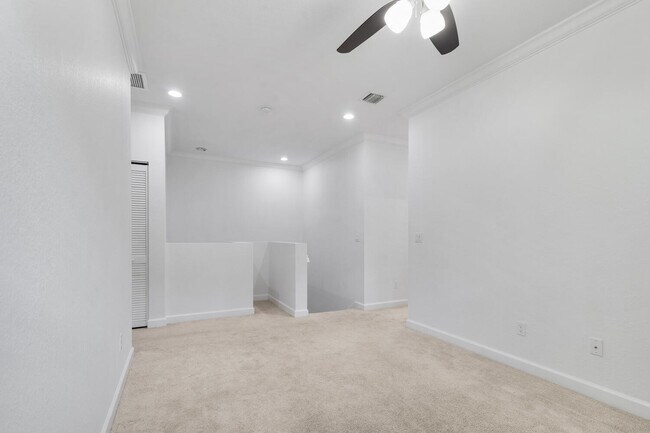 Building Photo - 10384 Wellington Parc Dr