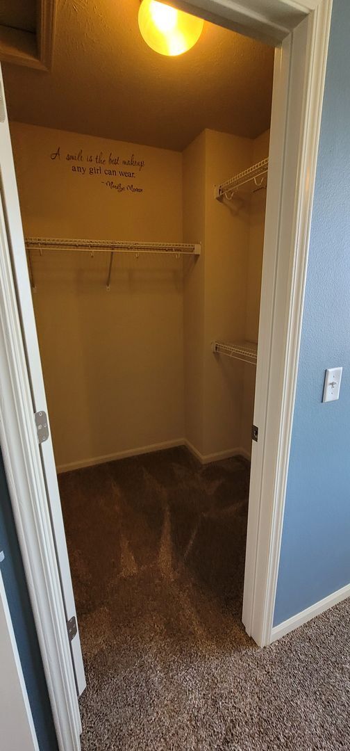 Building Photo - Location, Charm and Comfort!