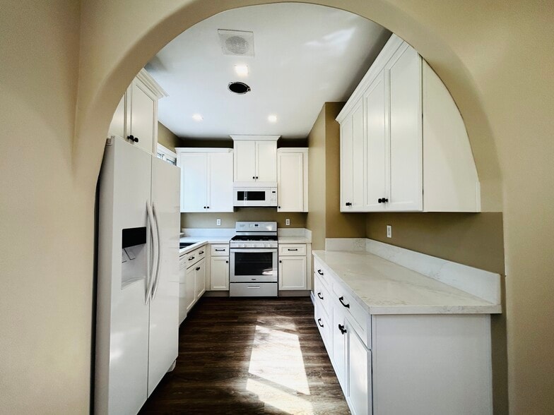 Building Photo - 6329 Warner Dr