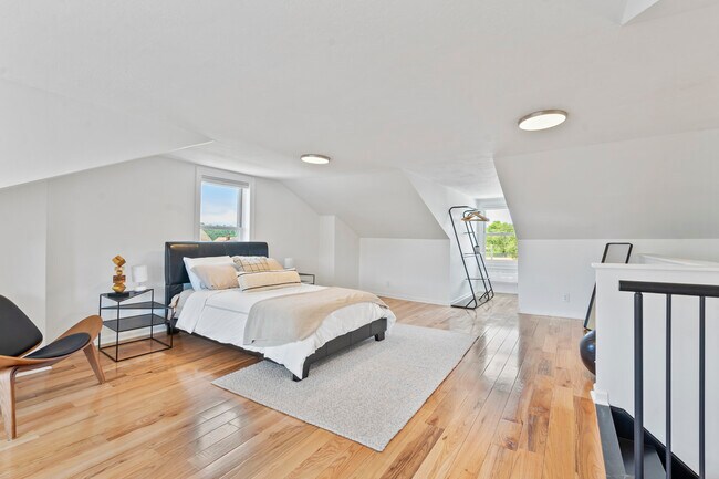 Building Photo - 243 45th St