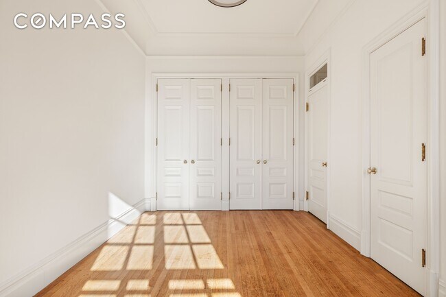 Building Photo - 2109 Broadway