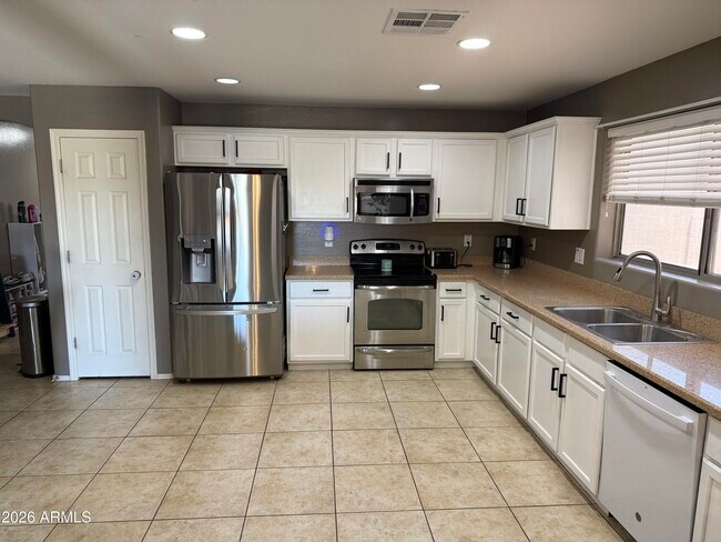 Building Photo - 5943 S 248th Dr