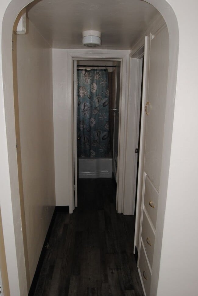 Building Photo - *Price Reduced* Two weeks of free rent during your third month of tenancy.