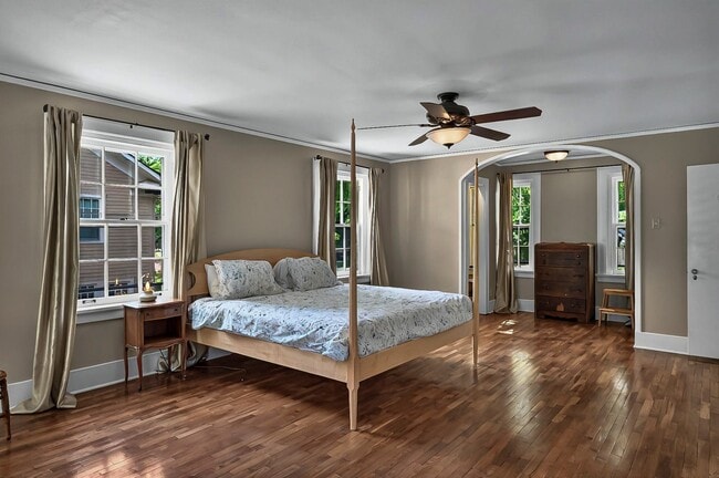 Building Photo - Move In Ready! 5 bedroom 3.5 bath near Was...
