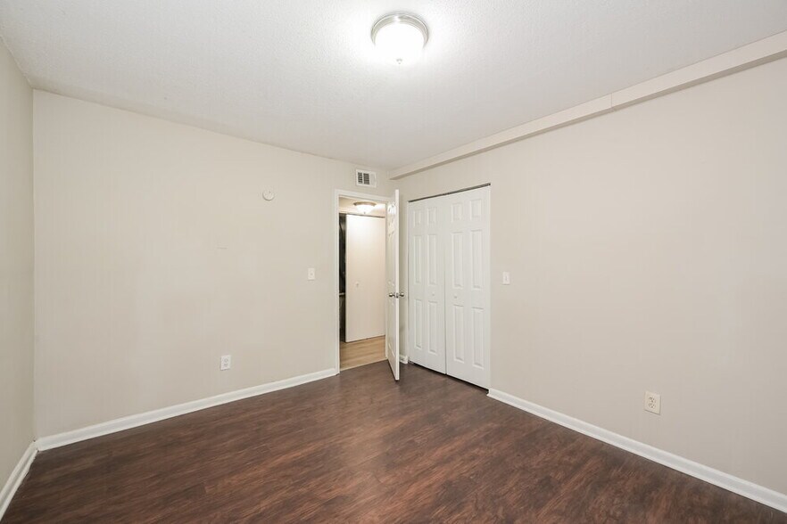 Building Photo - 3419 Cobbs Ferry Dr