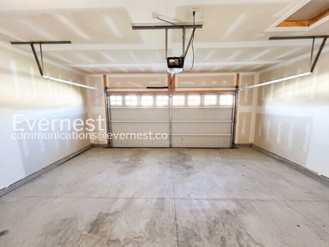 Building Photo - Modern Comfort Meets Community Charm with Garage  / 4 Beds & 3.5 baths / Available Now!