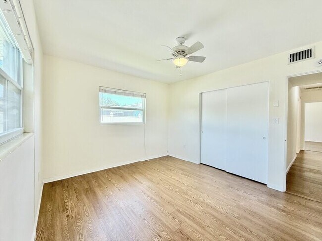 Building Photo - 14218 Sharon Dr