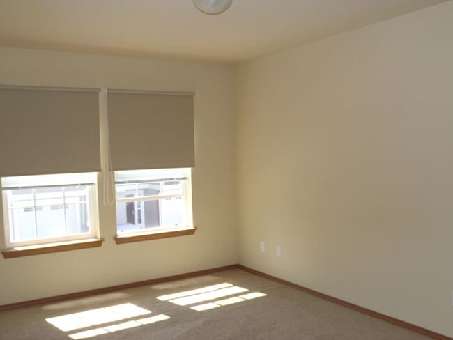 Building Photo - Spectacular 3 Bedroom Condo in "Alicia Mea...
