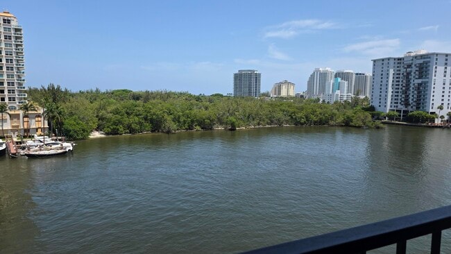 Building Photo - 936 Intracoastal Dr