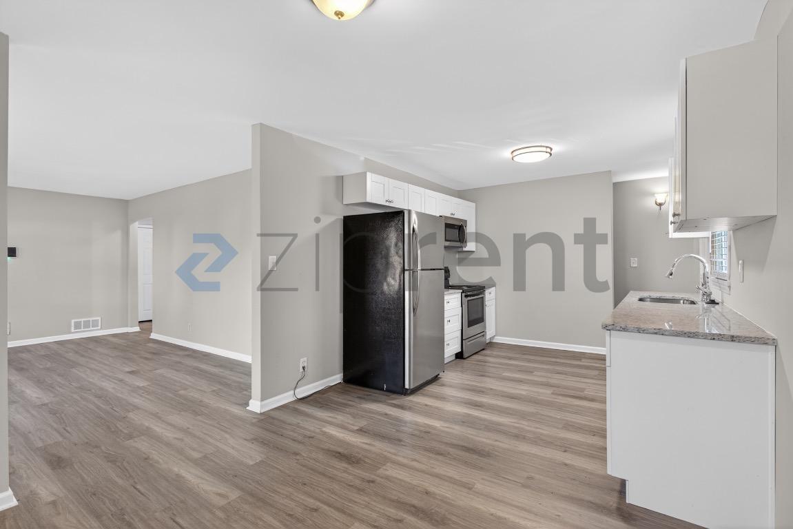 Building Photo - Unit A