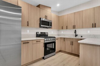 Building Photo - Newly remodeled 2 bed 1 bath with washer &...