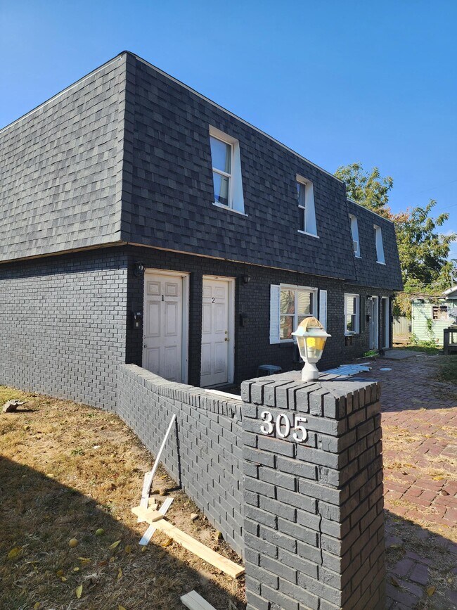 Primary Photo - 400 E Van Buren St