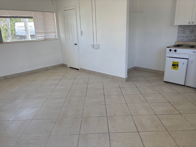 Building Photo - 1064 N Tamiami Trl
