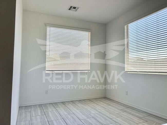 Building Photo - 35991 W San Clemente Ave