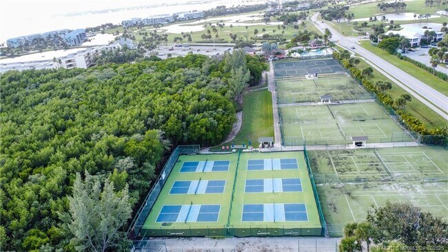 Building Photo - 245 NE MacArthur Blvd