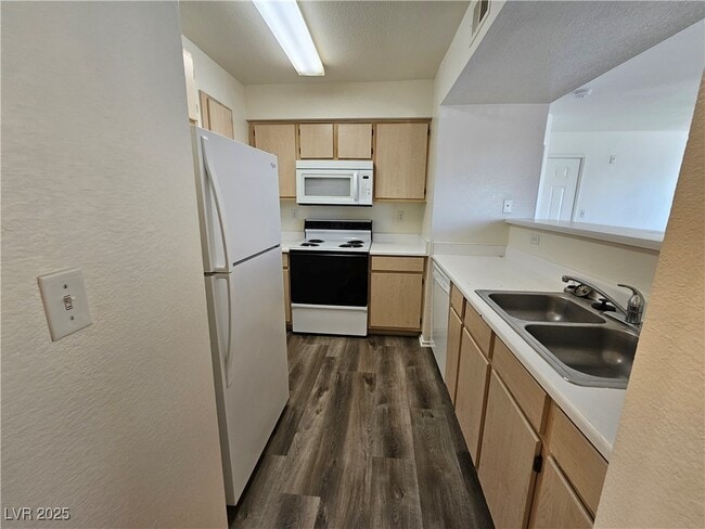 Building Photo - 8101 W Flamingo Rd