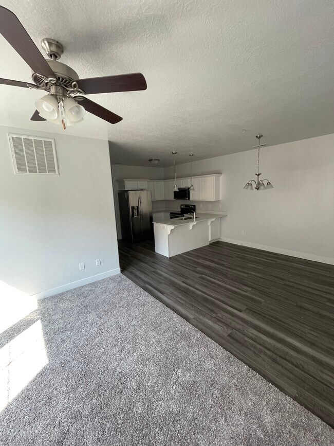 Building Photo - H-204