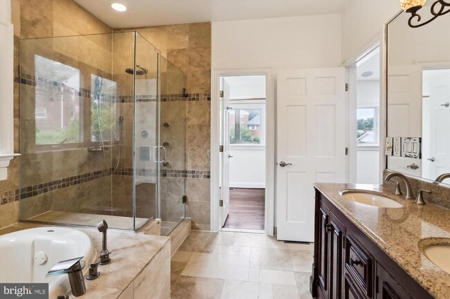 Building Photo - 9915 Ashburton Ln