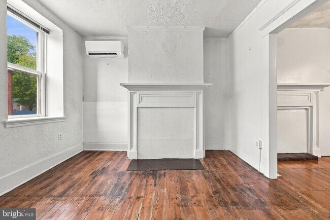 Building Photo - 1245 W Washington St