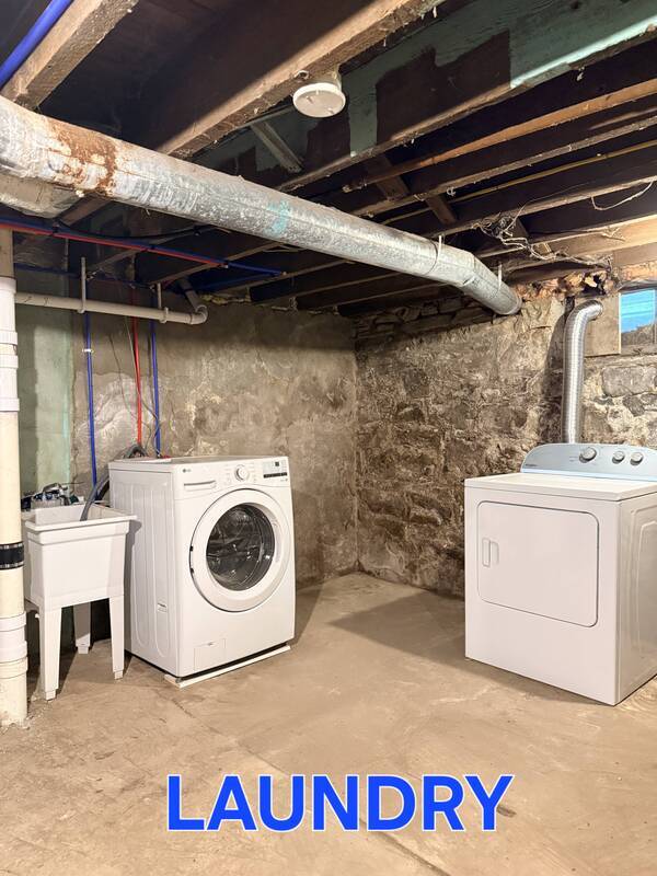 Building Photo - 1023 W 21st St