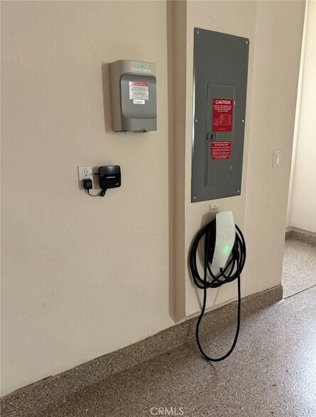 Building Photo - 142 Lantana Dr