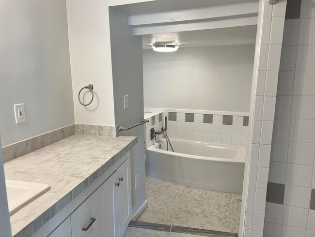 Building Photo - 3828 Altura Ave