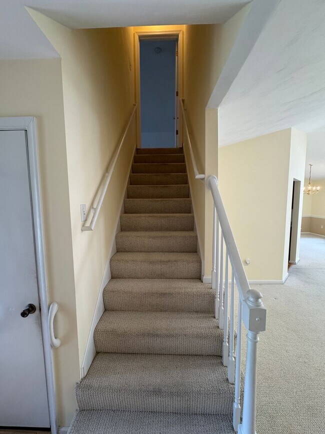 Building Photo - Location! 4 bedroom with garage convenient...