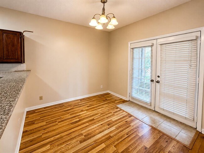 Building Photo - 2216 San Gabriel St