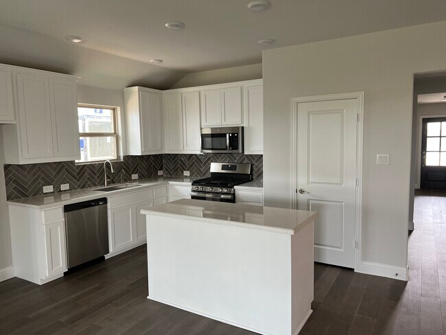 Building Photo - 1020 Huckleberry St