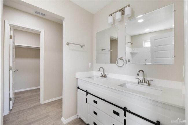 Building Photo - 17 Standard Ave