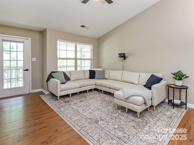 Building Photo - 7204 Michaels Landing Dr